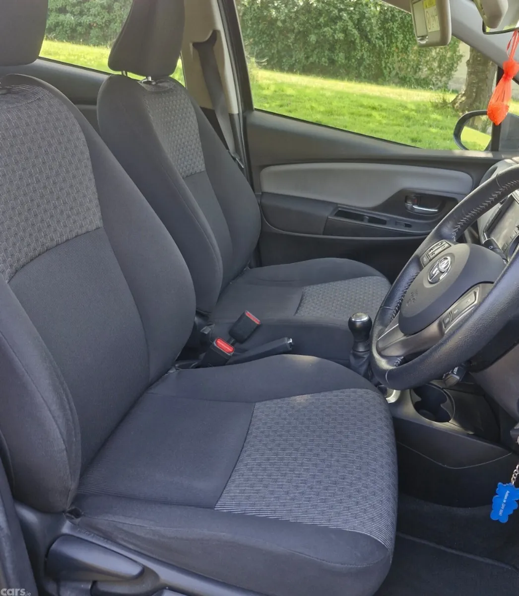 Toyota Yaris Hatchback, Petrol, 2016, Red