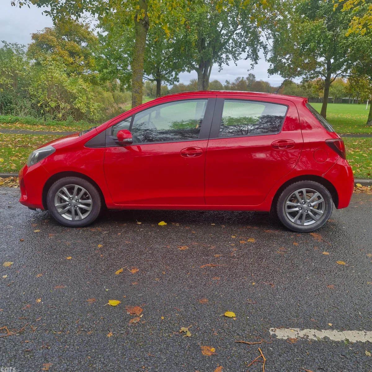 Toyota Yaris Hatchback, Petrol, 2016, Red