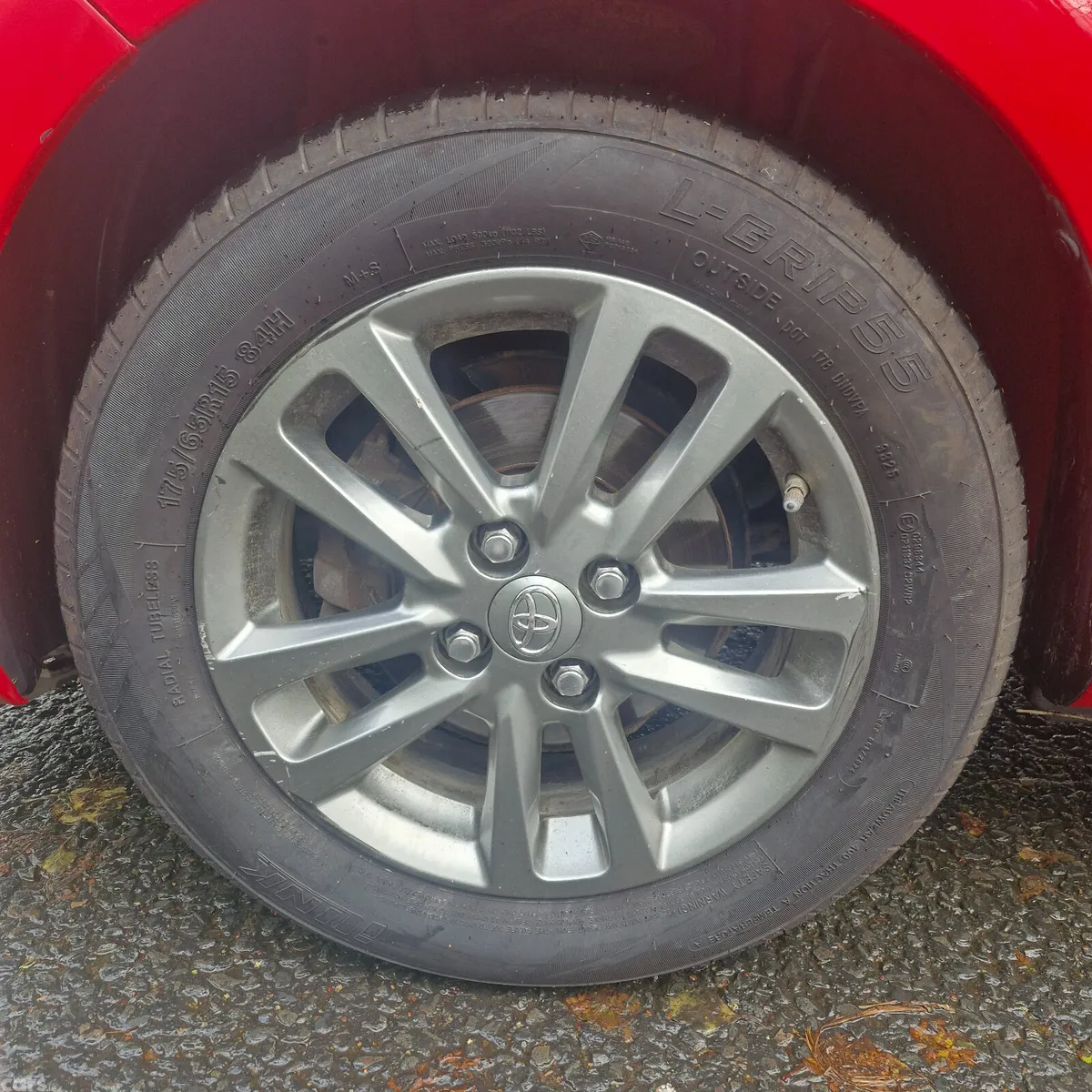 Toyota Yaris Hatchback, Petrol, 2016, Red