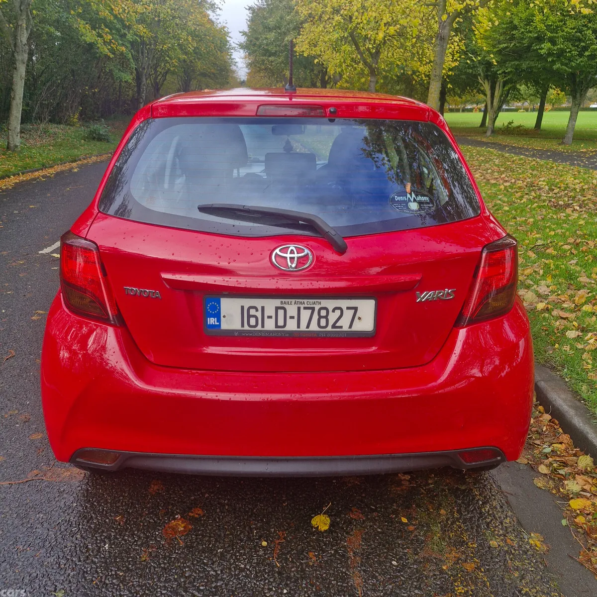 Toyota Yaris Hatchback, Petrol, 2016, Red