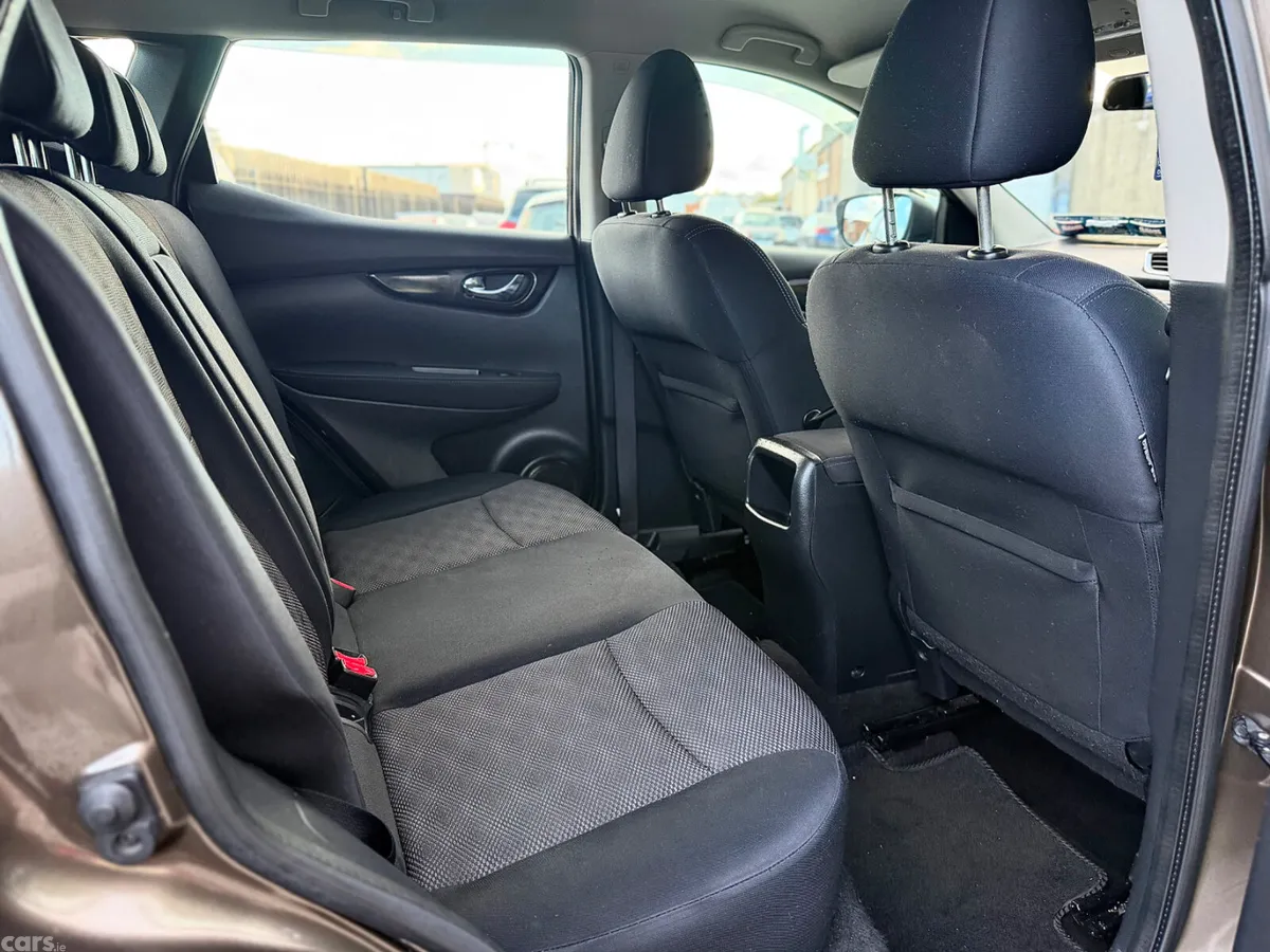 Nissan Qashqai Hatchback, Diesel, 2015, Brown