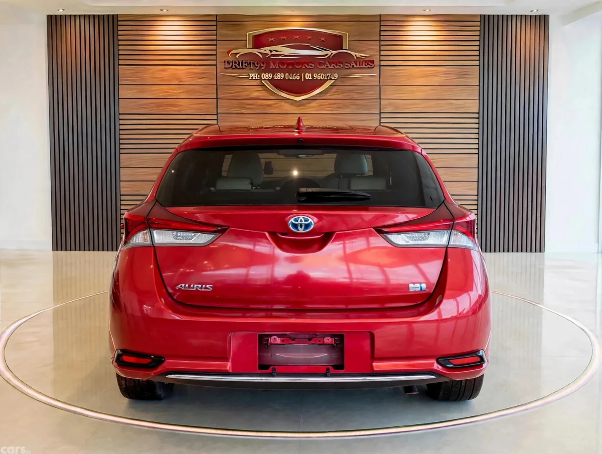 Toyota Auris Hatchback, Petrol Hybrid, 2016, Red