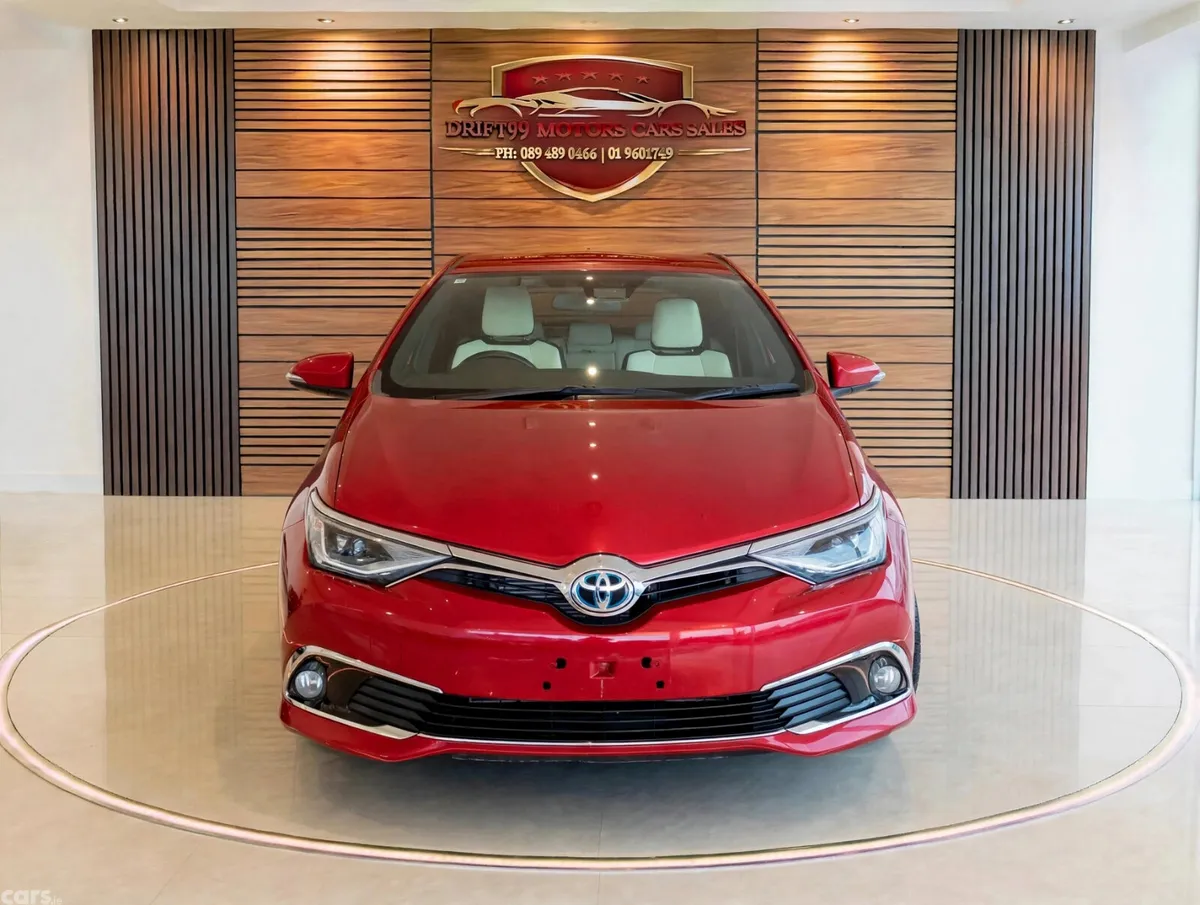 Toyota Auris Hatchback, Petrol Hybrid, 2016, Red