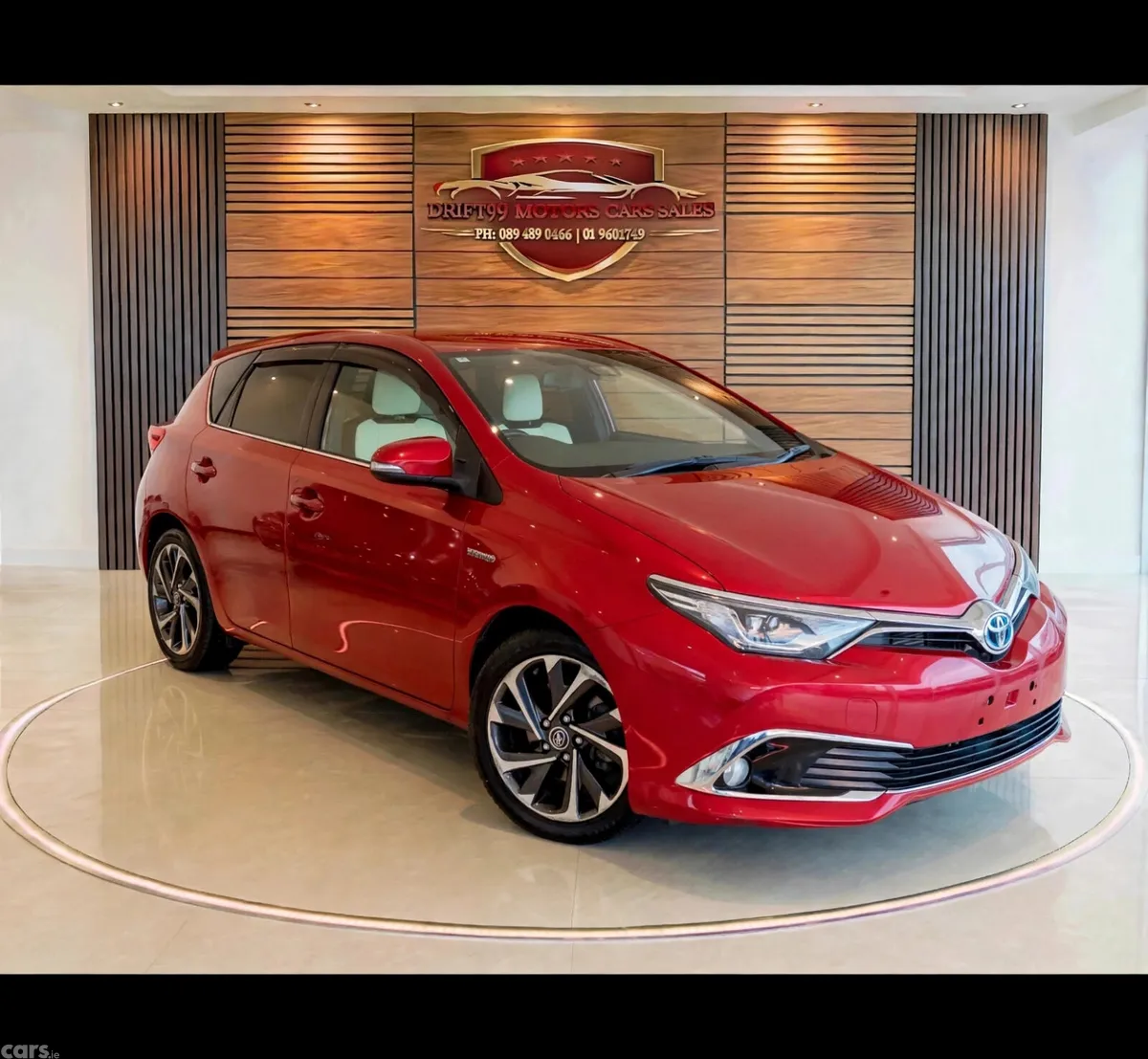 Toyota Auris Hatchback, Petrol Hybrid, 2016, Red