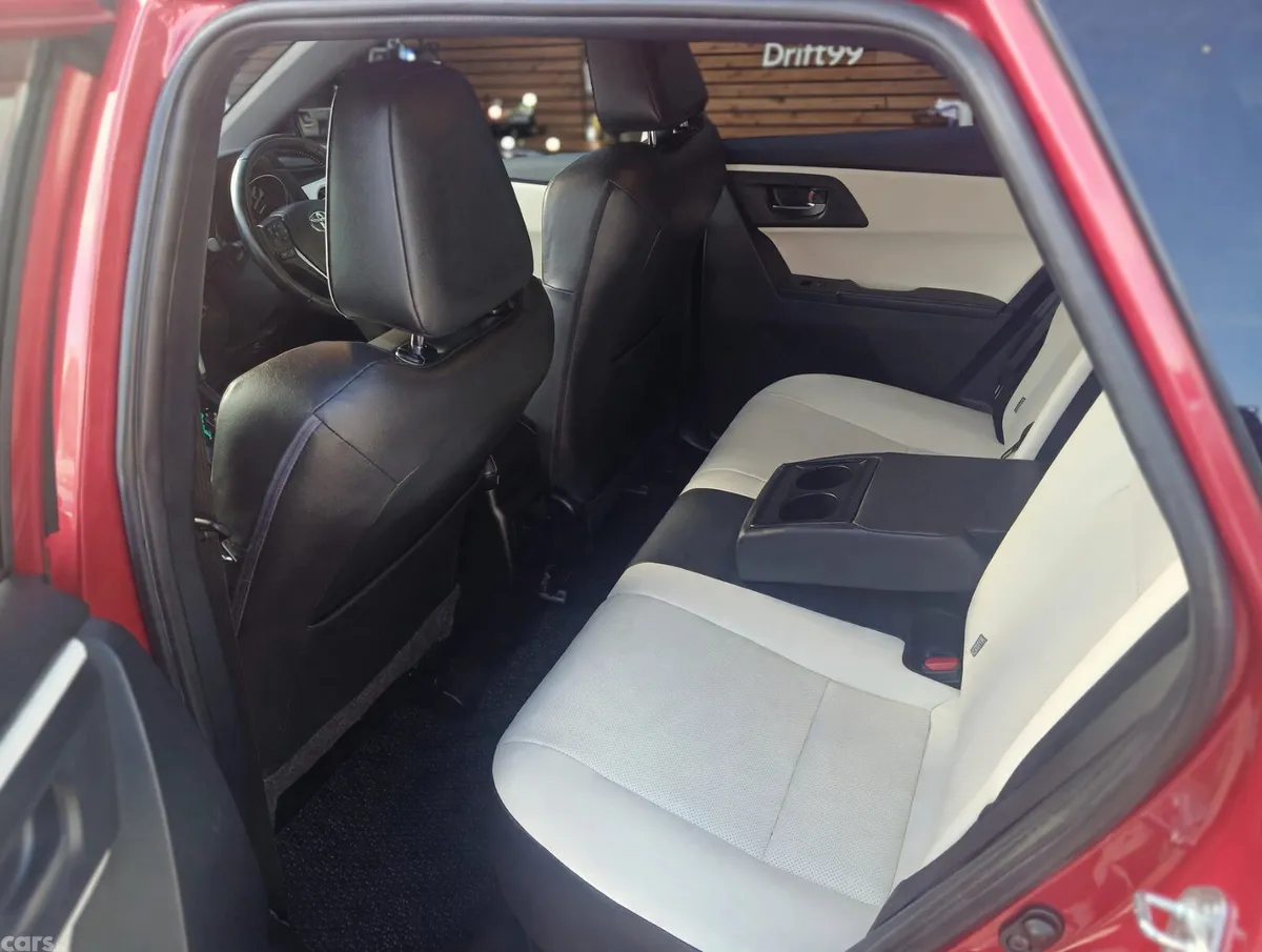 Toyota Auris Hatchback, Petrol Hybrid, 2016, Red