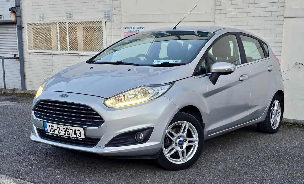 Ford Fiesta Hatchback, Petrol, 2015, Silver