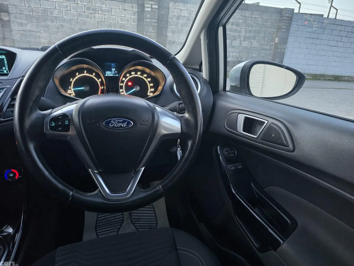 Ford Fiesta Hatchback, Petrol, 2015, Silver