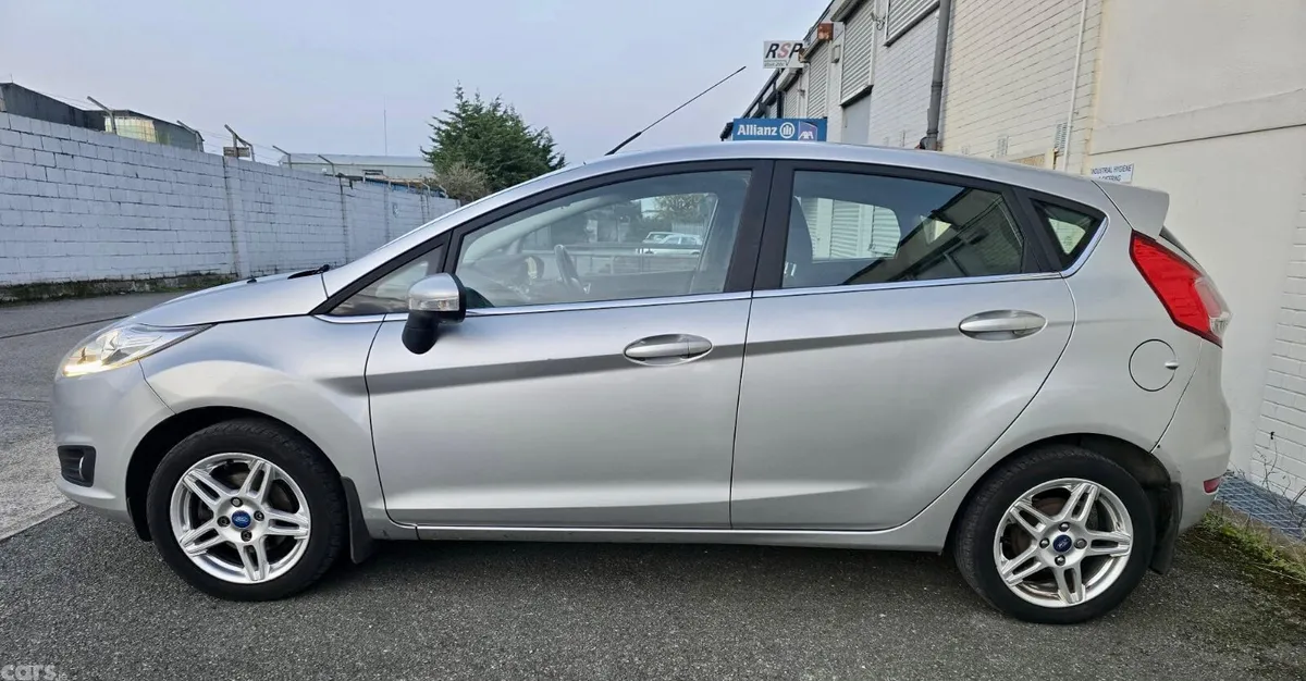 Ford Fiesta Hatchback, Petrol, 2015, Silver