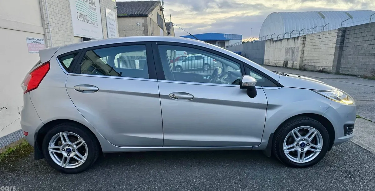 Ford Fiesta Hatchback, Petrol, 2015, Silver