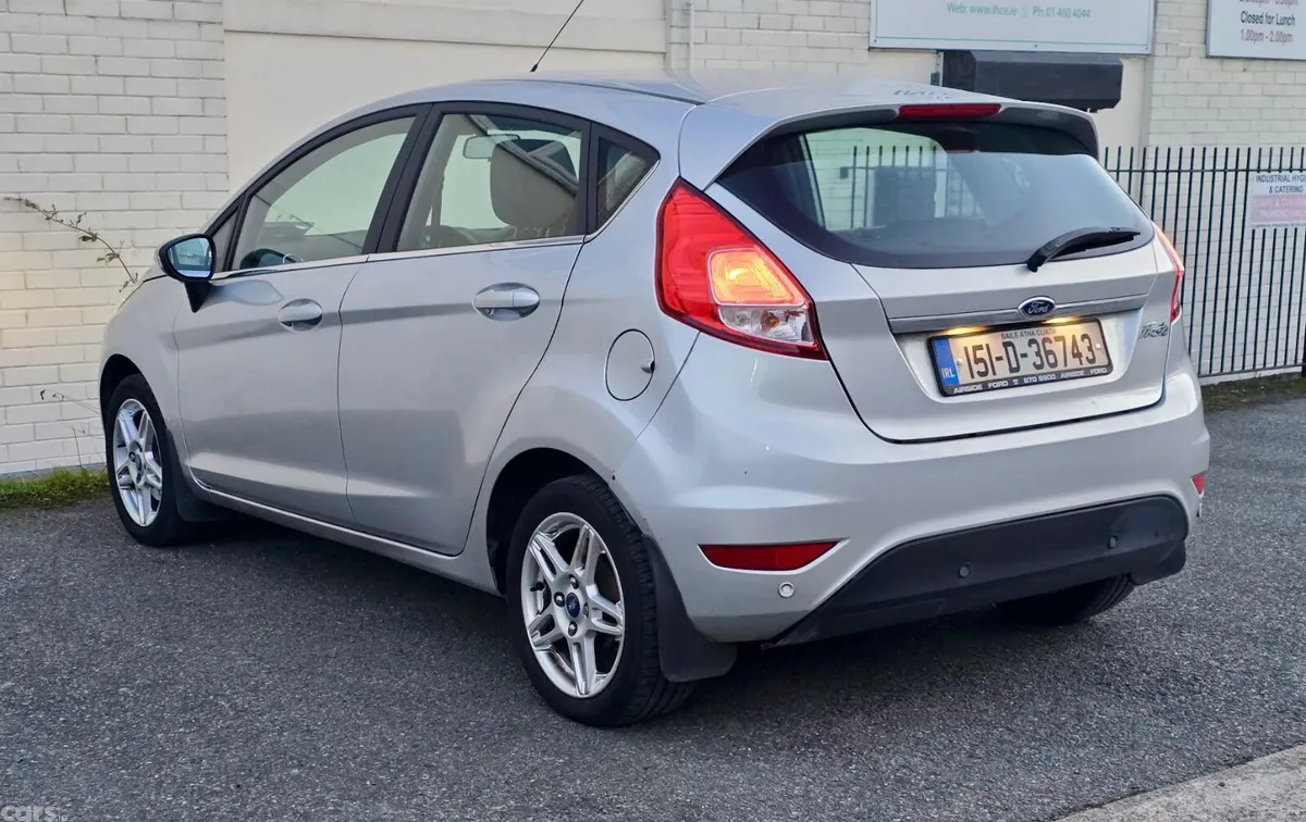 Ford Fiesta Hatchback, Petrol, 2015, Silver