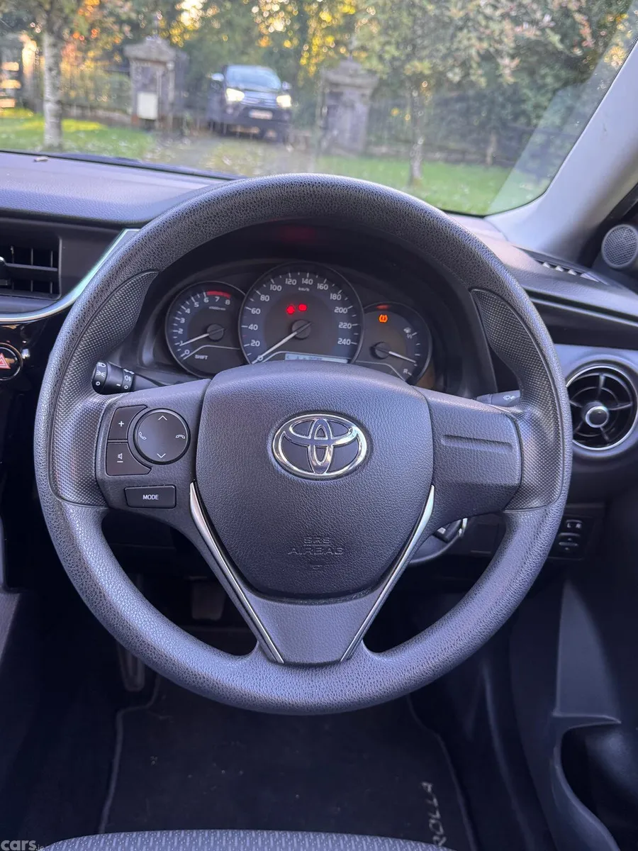 Toyota Corolla Saloon, Petrol, 2017, Grey