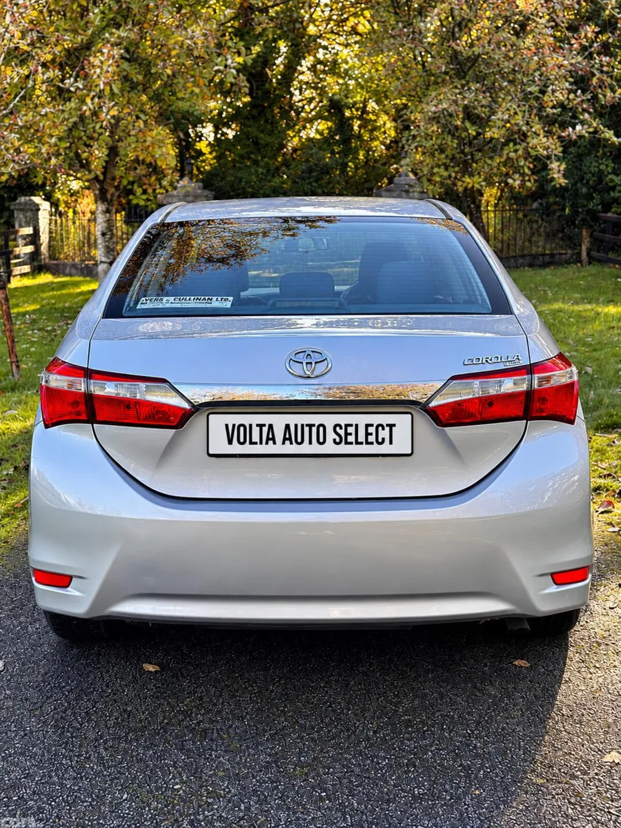 Toyota Corolla Saloon, Petrol, 2017, Grey