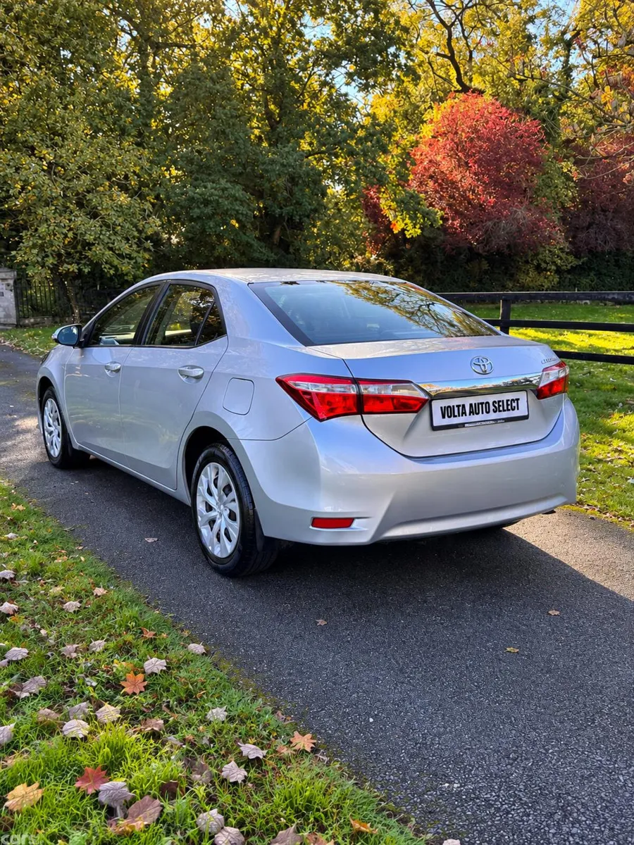 Toyota Corolla Saloon, Petrol, 2017, Grey
