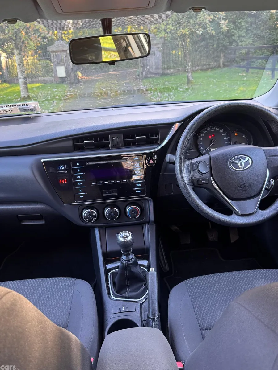Toyota Corolla Saloon, Petrol, 2017, Grey