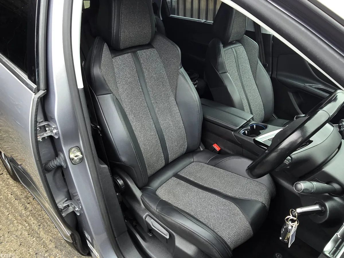 Peugeot 5008 MPV, Diesel, 2019, Grey