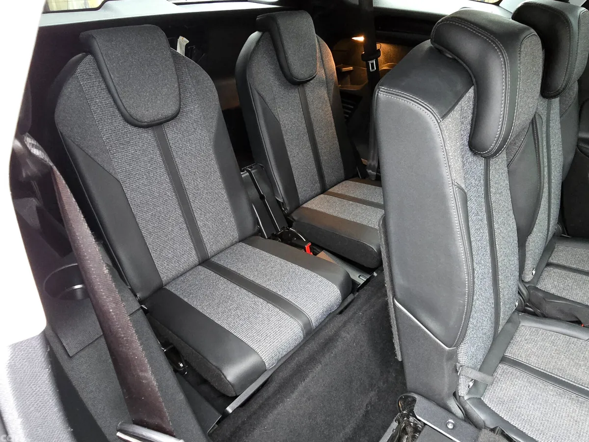 Peugeot 5008 MPV, Diesel, 2019, Grey