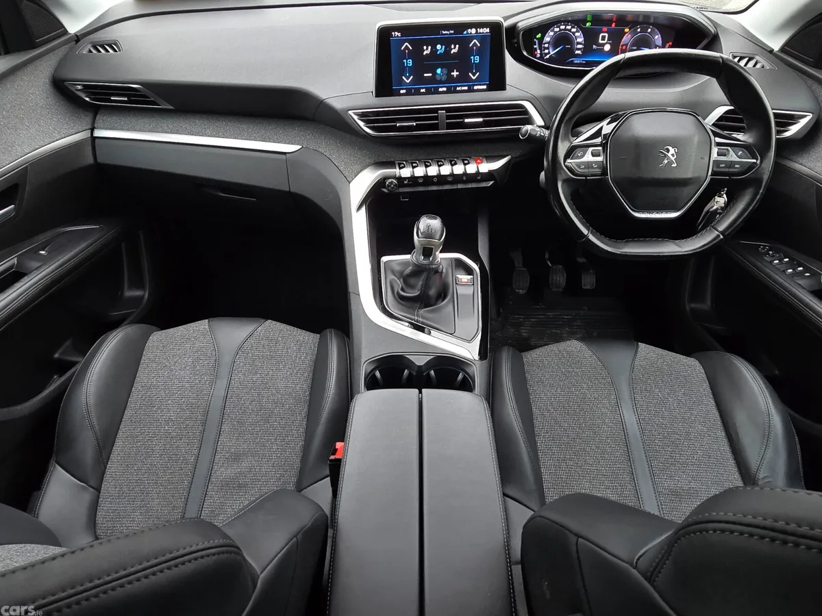Peugeot 5008 MPV, Diesel, 2019, Grey