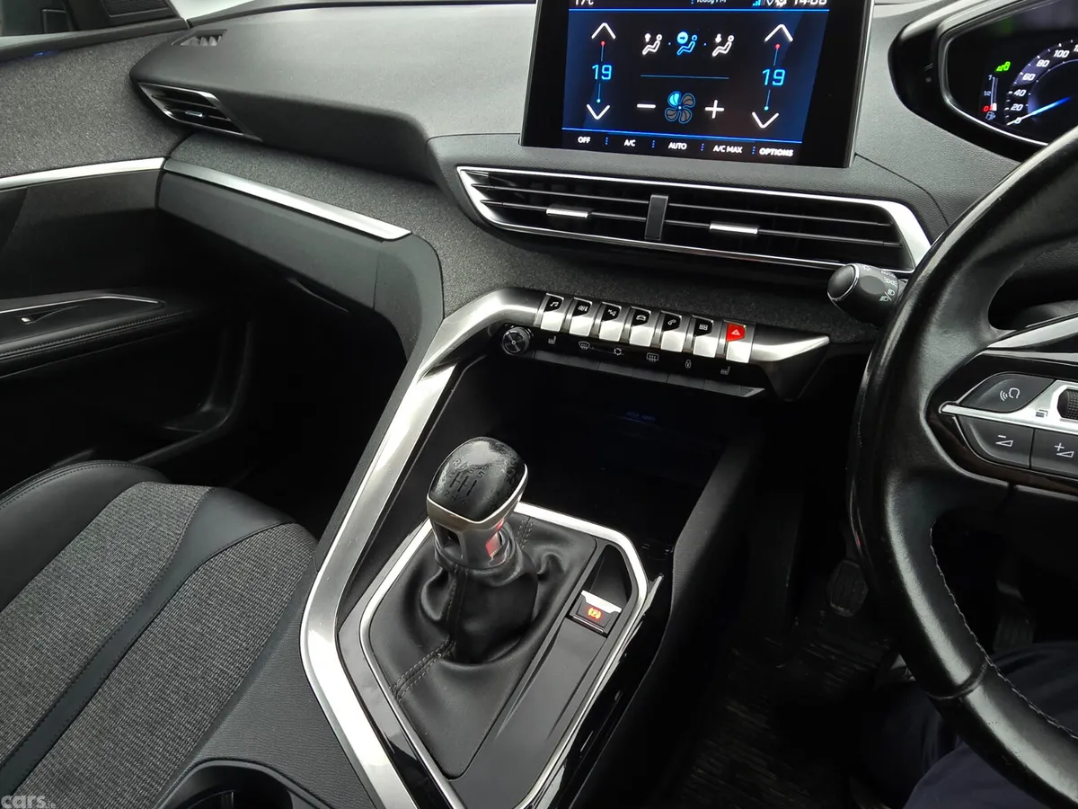 Peugeot 5008 MPV, Diesel, 2019, Grey