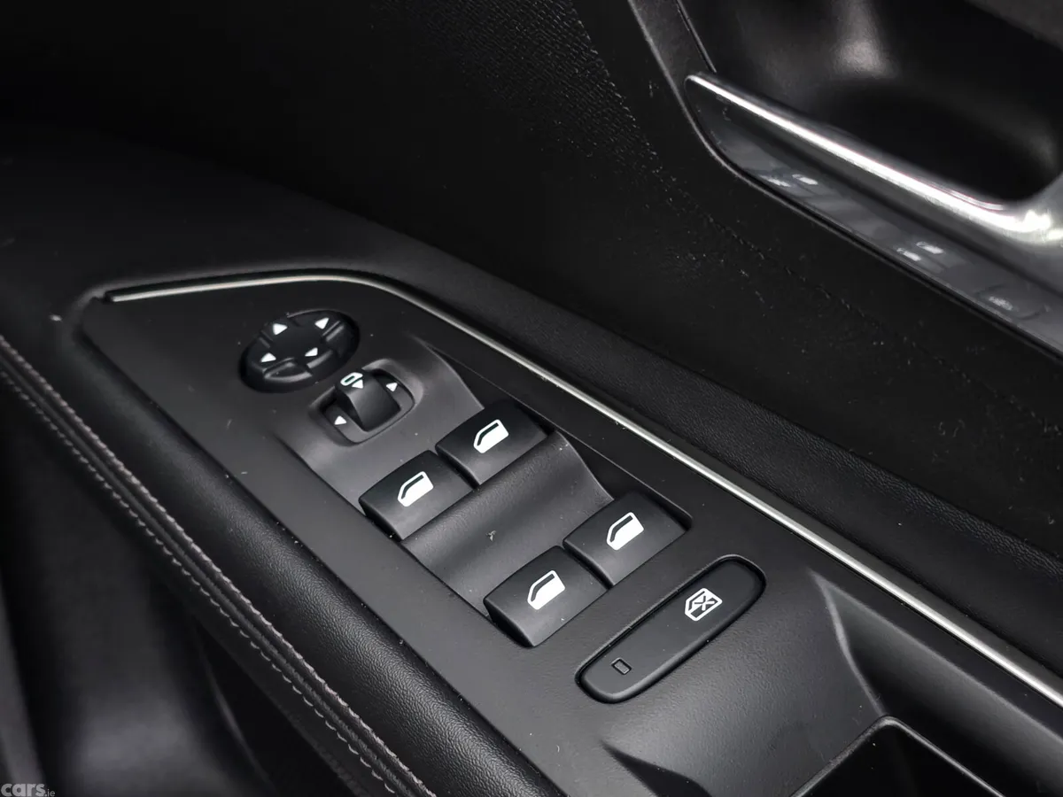 Peugeot 5008 MPV, Diesel, 2019, Grey