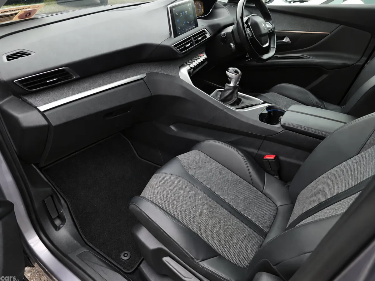 Peugeot 5008 MPV, Diesel, 2019, Grey