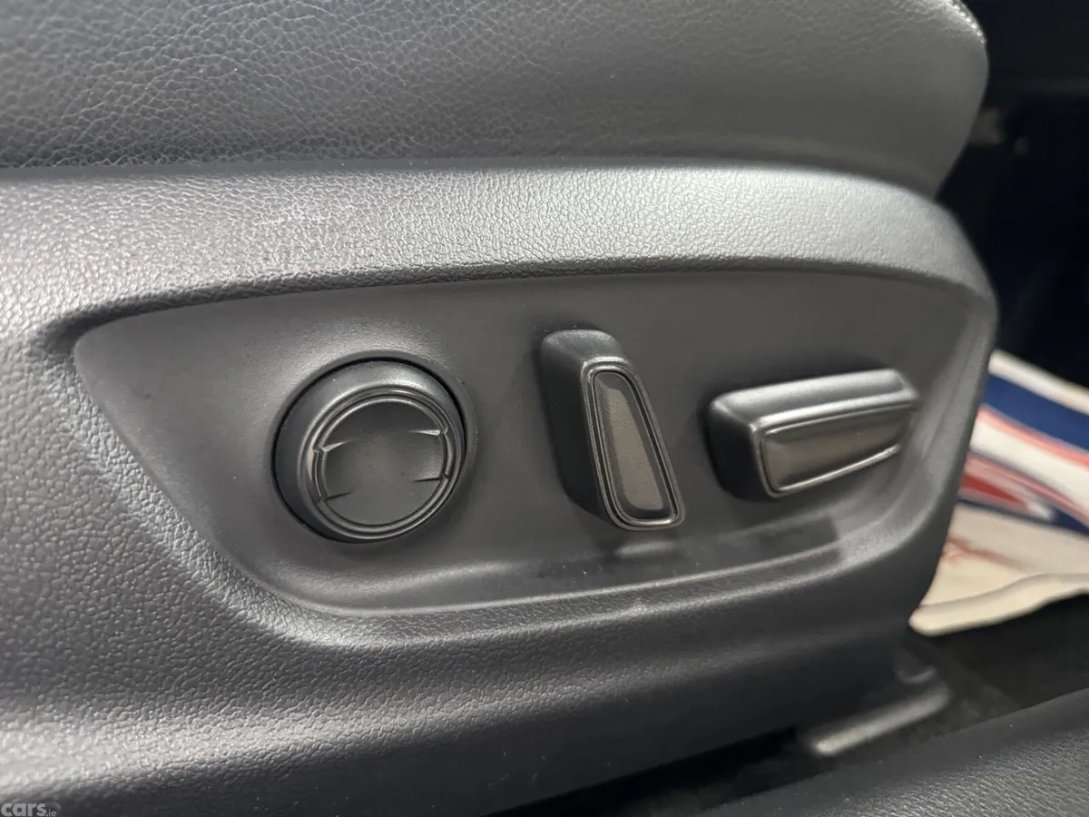 Toyota Camry Saloon, Petrol Hybrid, 2019, White