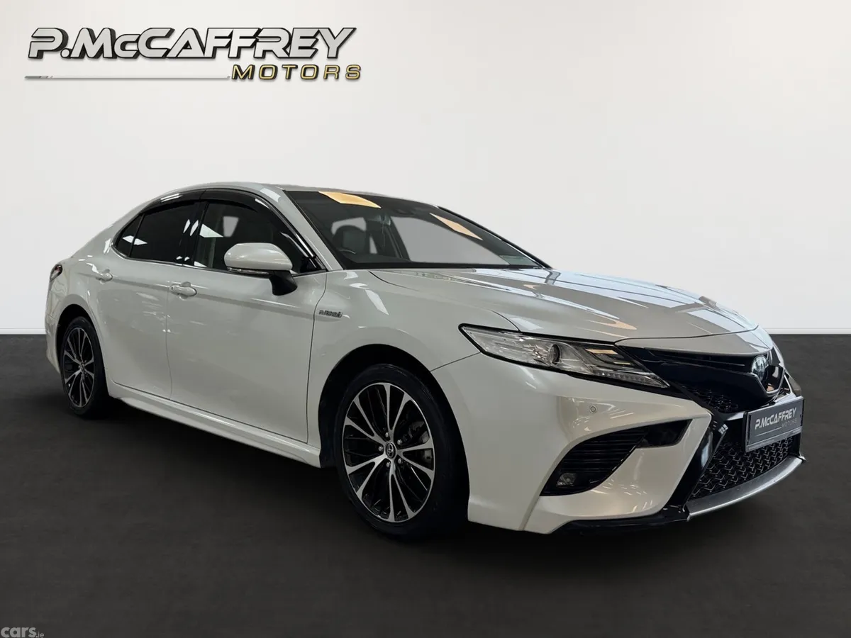 Toyota Camry Saloon, Petrol Hybrid, 2019, White