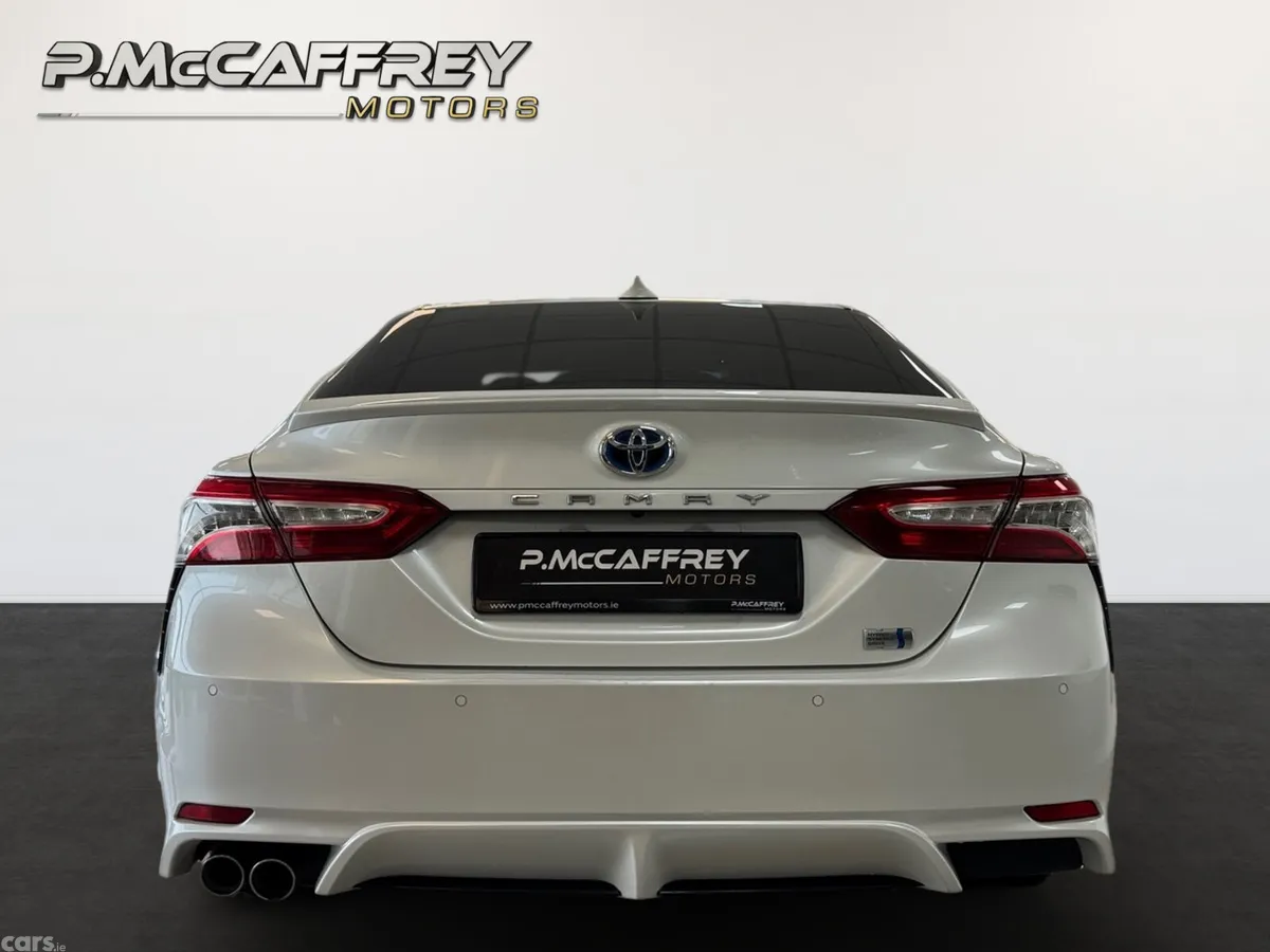 Toyota Camry Saloon, Petrol Hybrid, 2019, White