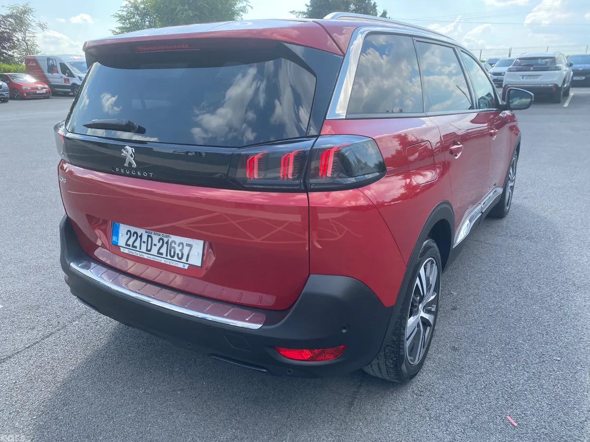 Peugeot 5008 MPV, Diesel, 2022, Red
