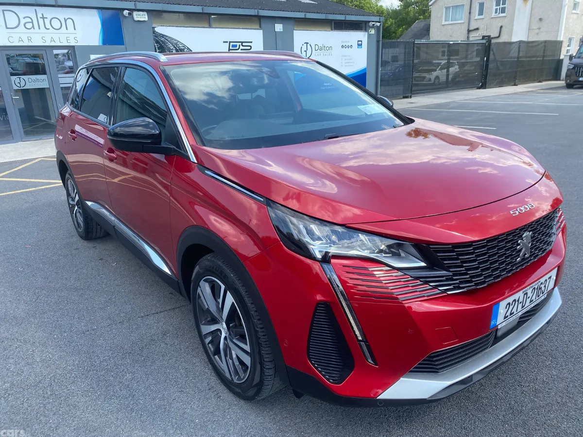 Peugeot 5008 MPV, Diesel, 2022, Red