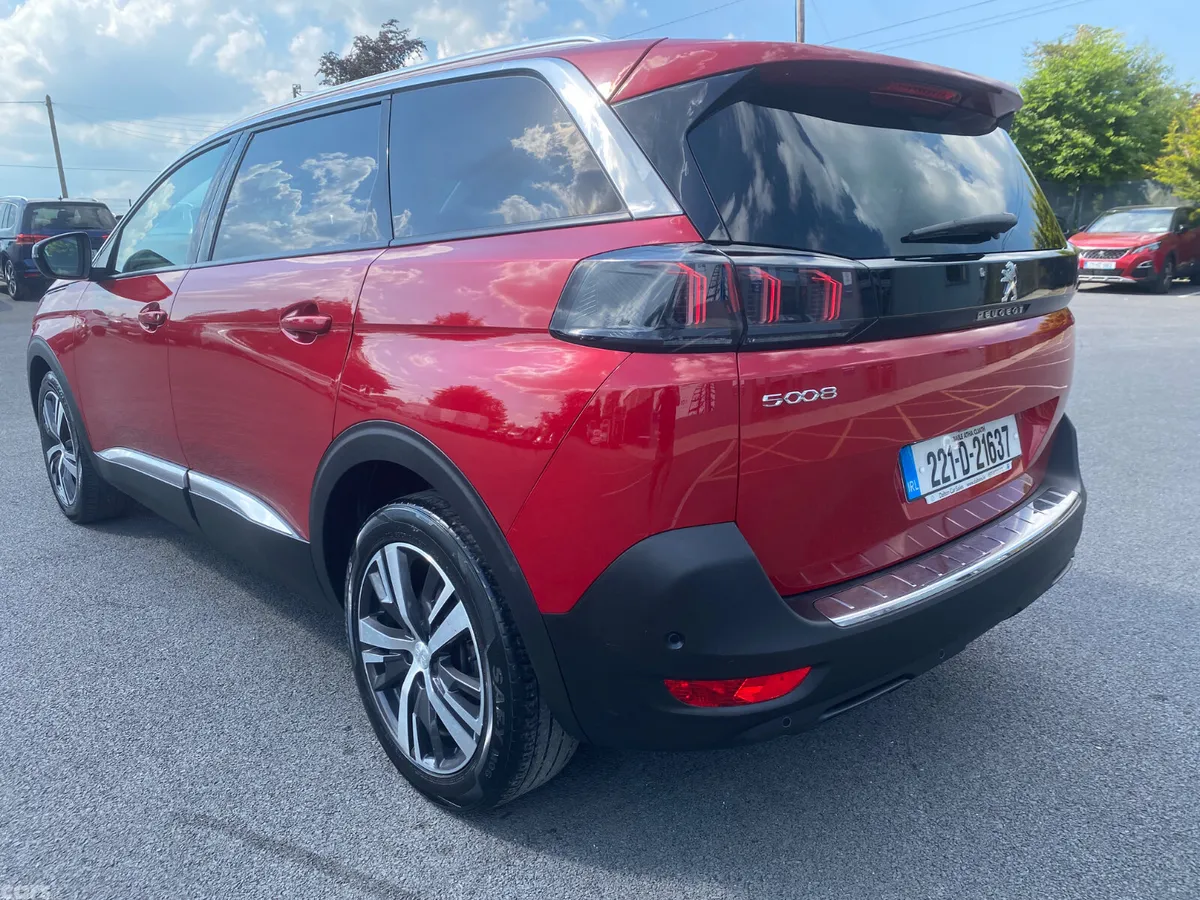 Peugeot 5008 MPV, Diesel, 2022, Red