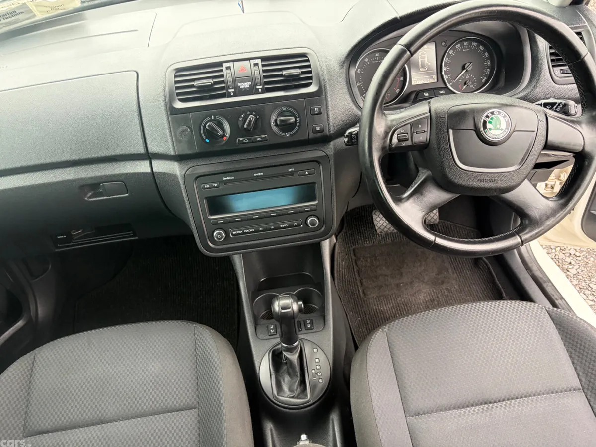 Skoda Fabia Hatchback, Petrol, 2011, White