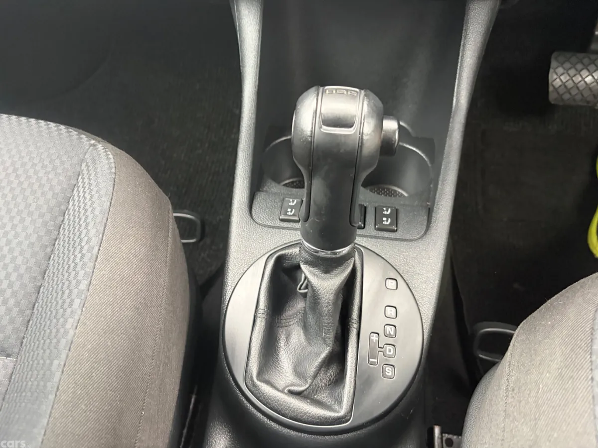 Skoda Fabia Hatchback, Petrol, 2011, White