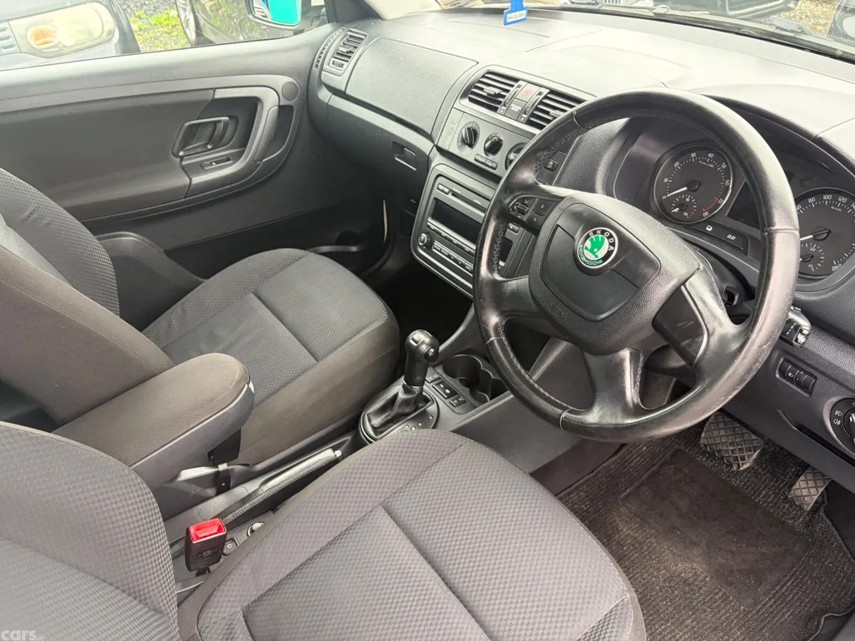 Skoda Fabia Hatchback, Petrol, 2011, White