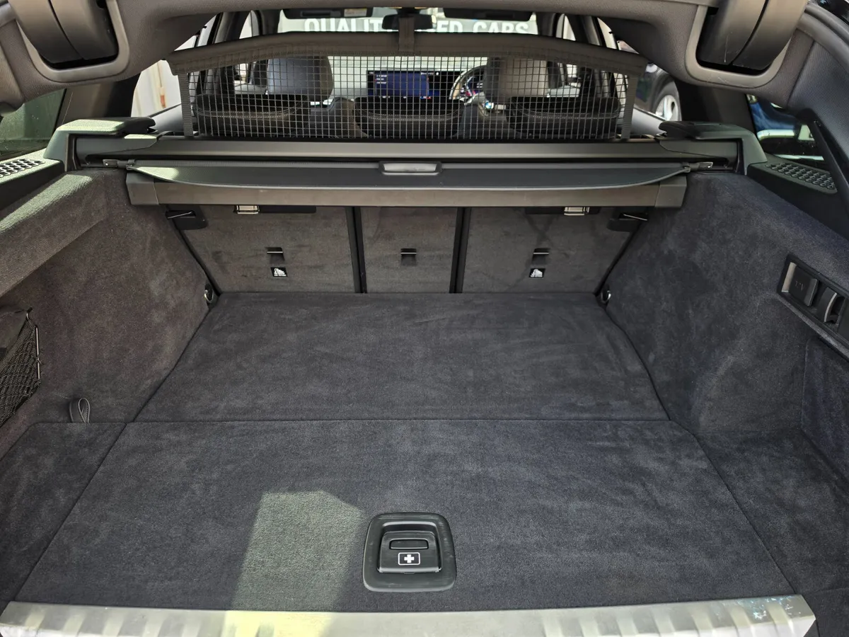 BMW 3-Series Estate, Petrol Hybrid, 2023, Black