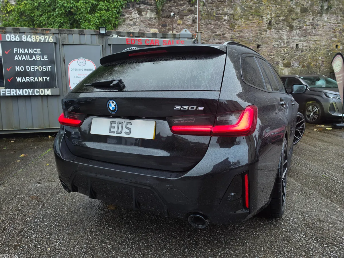 BMW 3-Series Estate, Petrol Hybrid, 2023, Black