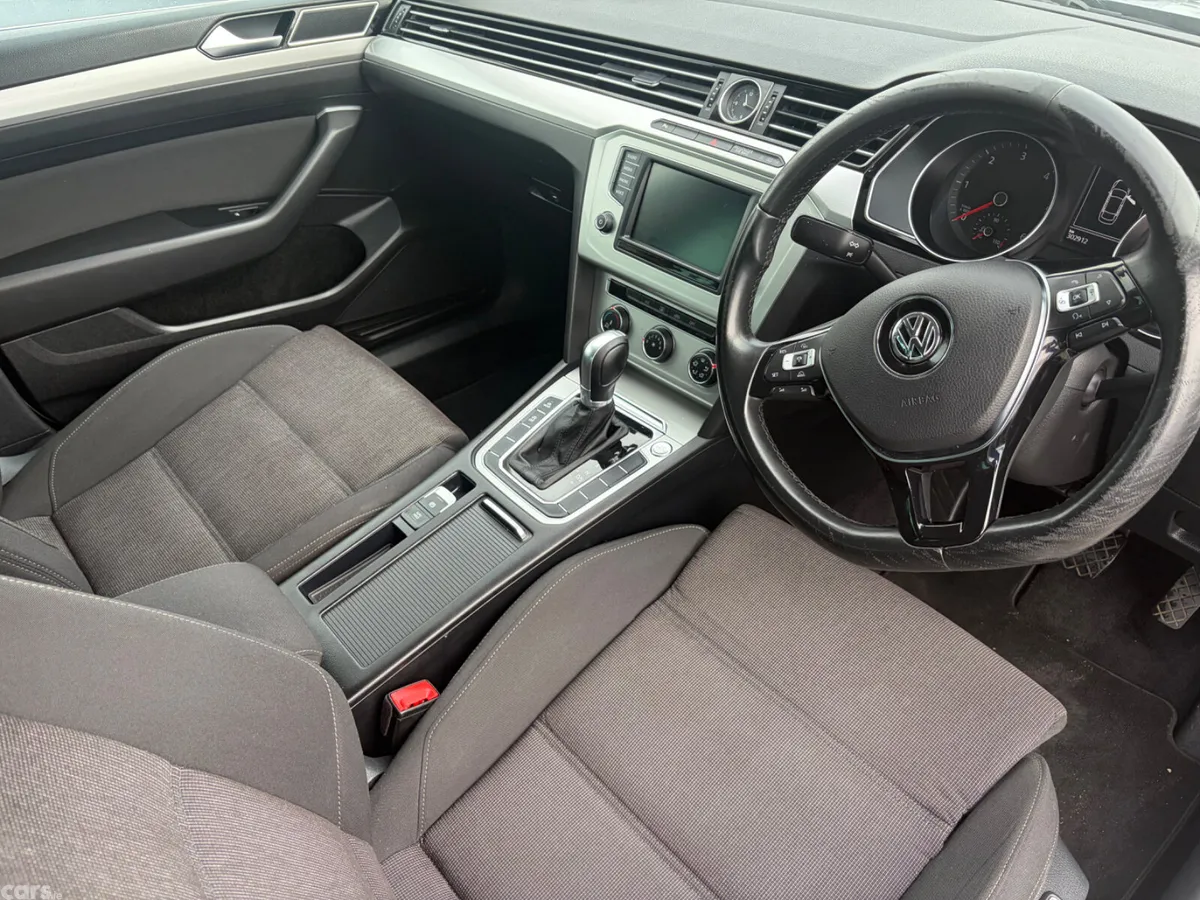 Volkswagen Passat Saloon, Diesel, 2017, Silver