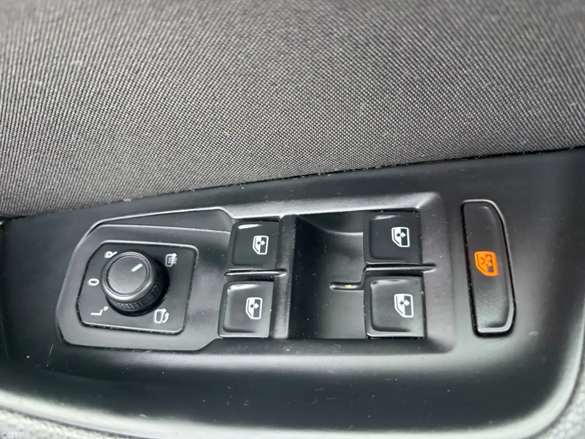 Volkswagen Passat Saloon, Diesel, 2017, Silver