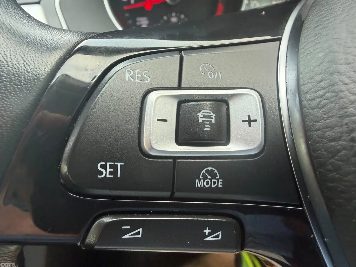 Volkswagen Passat Saloon, Diesel, 2017, Silver