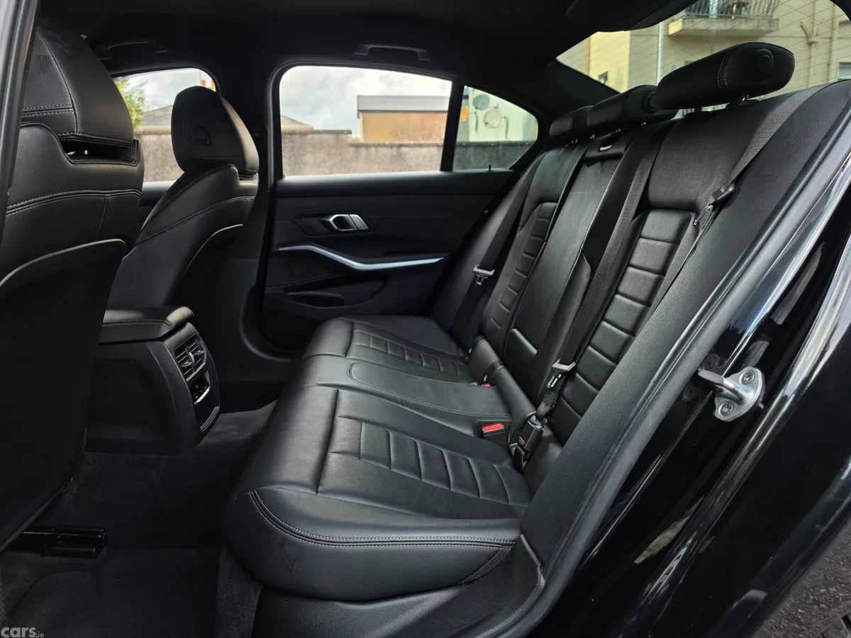 BMW 3-Series Saloon, Petrol Hybrid, 2020, Black