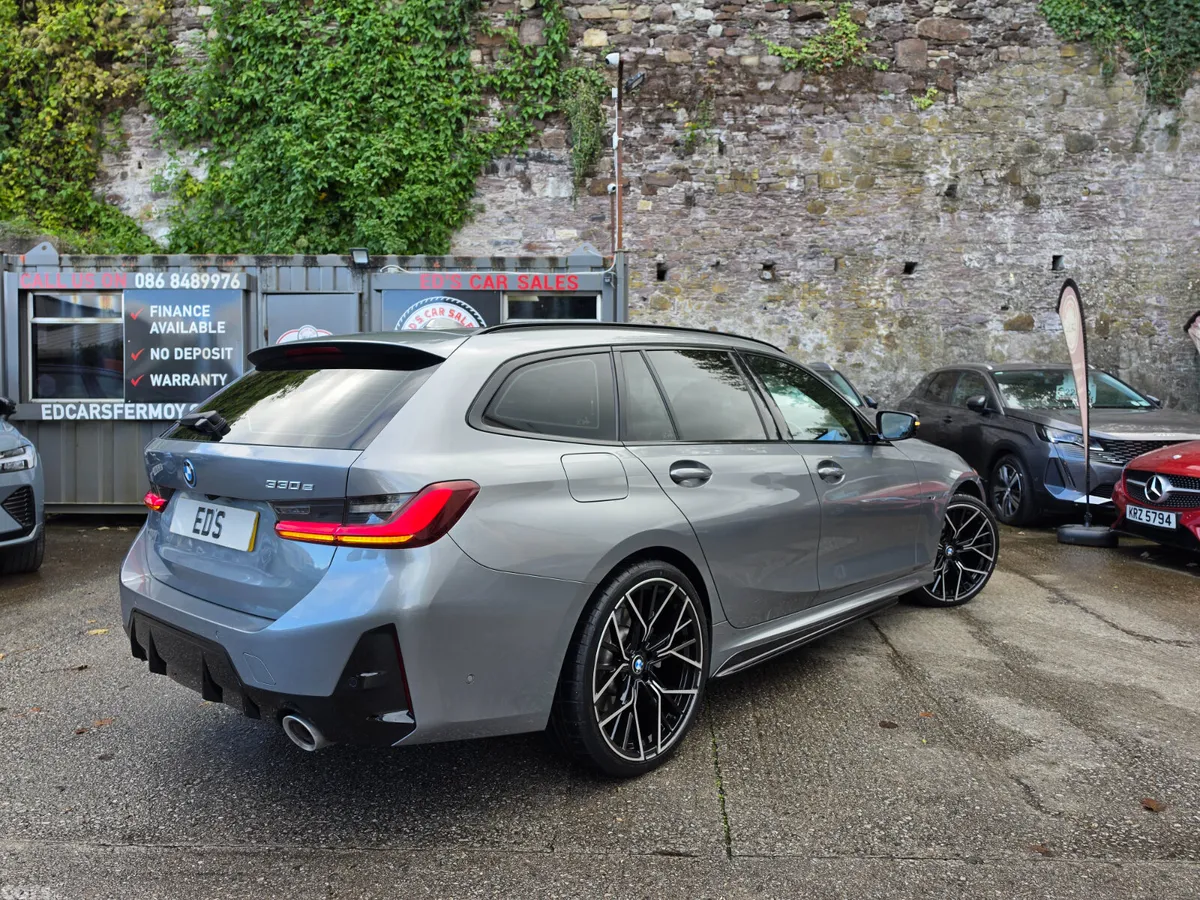 BMW 3-Series Estate, Petrol Hybrid, 2022, Grey