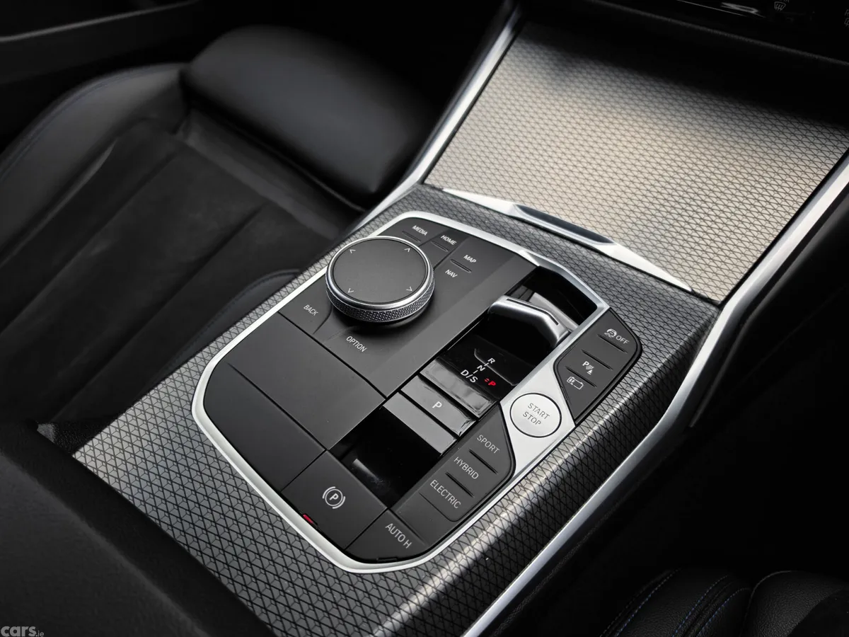 BMW 3-Series Estate, Petrol Hybrid, 2022, Grey