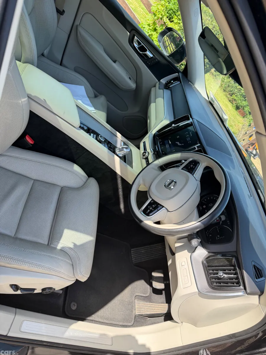 Volvo XC60 SUV, Petrol Plug-in Hybrid, 2018, Black