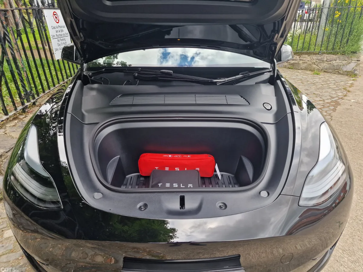 Tesla Model Y MPV, Electric, 2023, Black