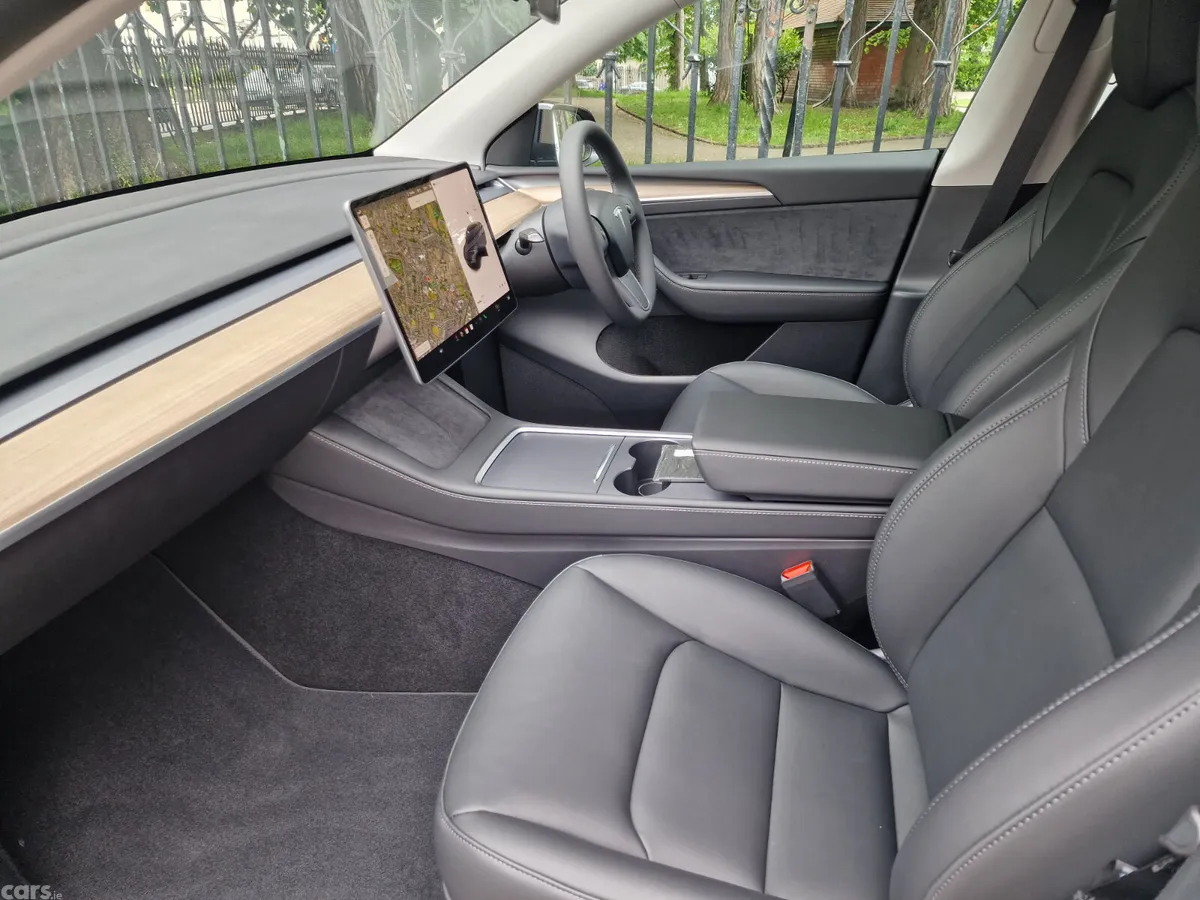 Tesla Model Y MPV, Electric, 2023, Black