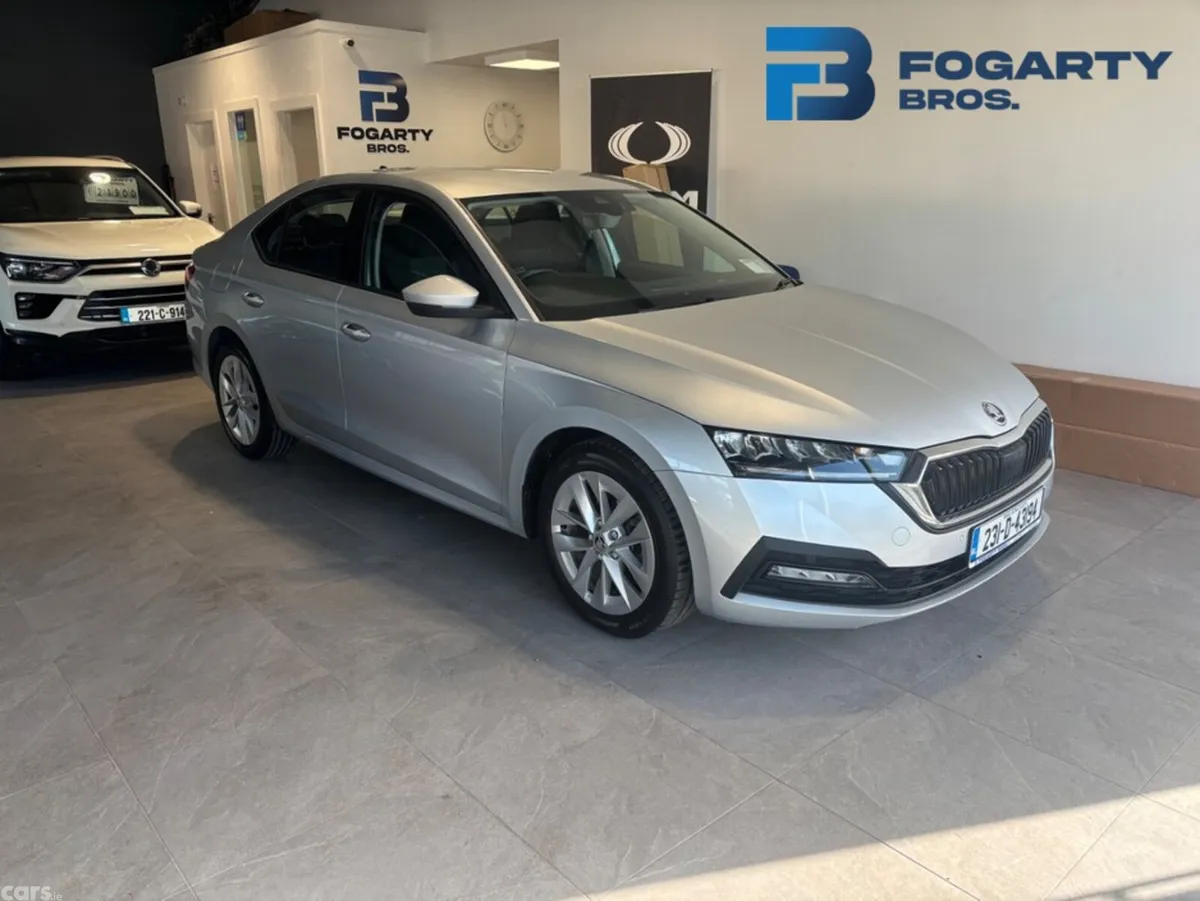 Skoda Octavia Saloon, Diesel, 2023, Grey
