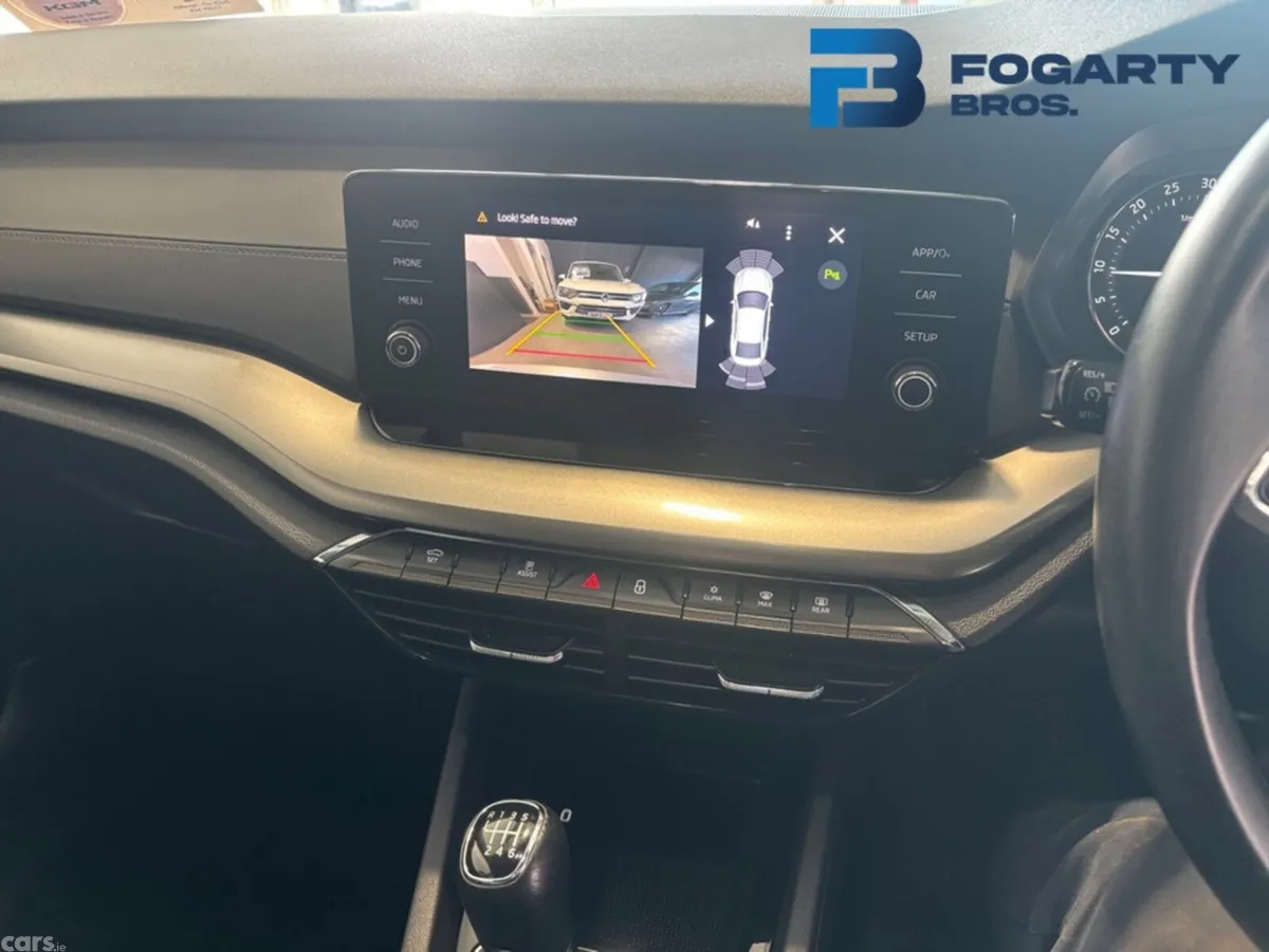 Skoda Octavia Saloon, Diesel, 2023, Grey
