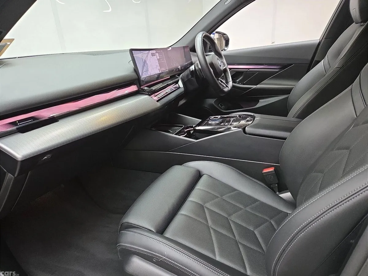 BMW 5-Series Saloon, Petrol Plug-in Hybrid, 2025, Blue