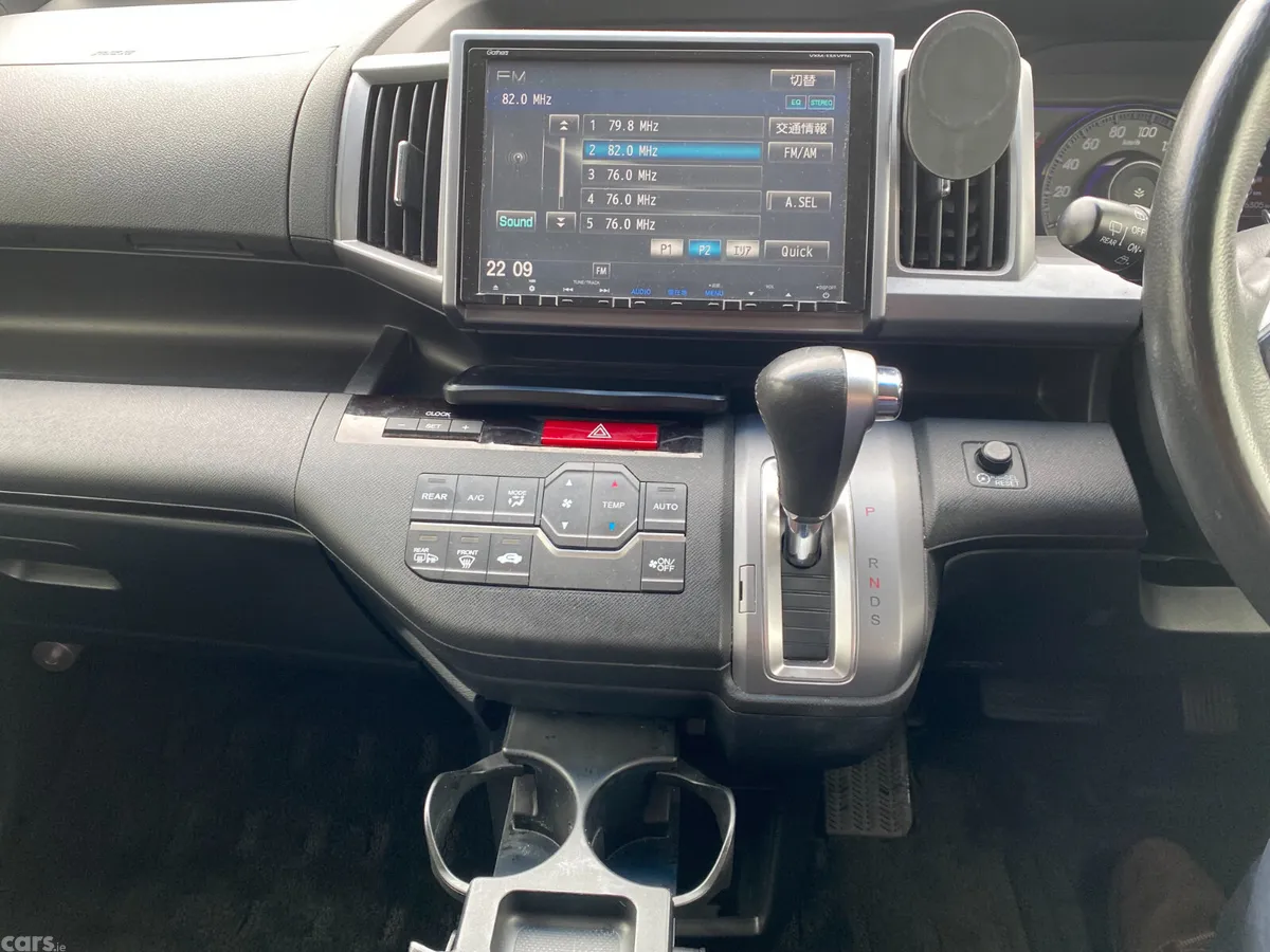 Honda Stepwagon MPV, Petrol, 2013, White