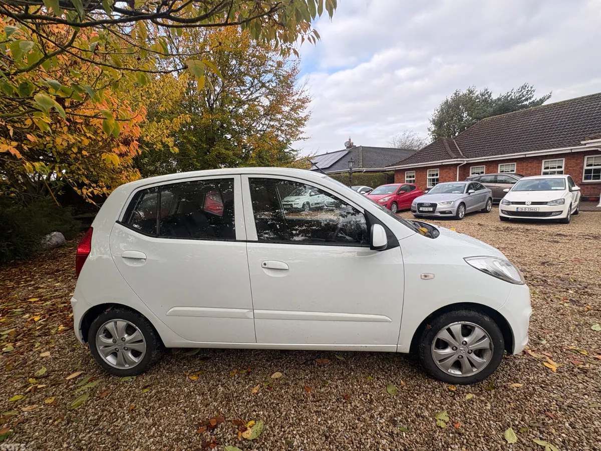 Hyundai i10 Hatchback, Petrol, 2013, White