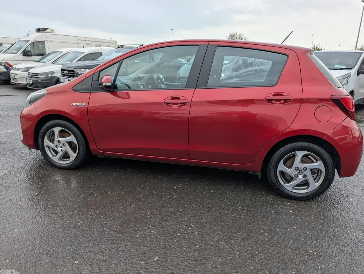 Toyota Yaris Hatchback, Petrol Hybrid, 2015, Red